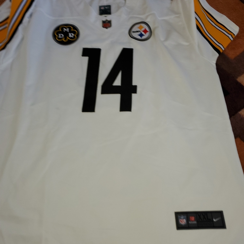 Football Jerseys - Picture 3 of 6